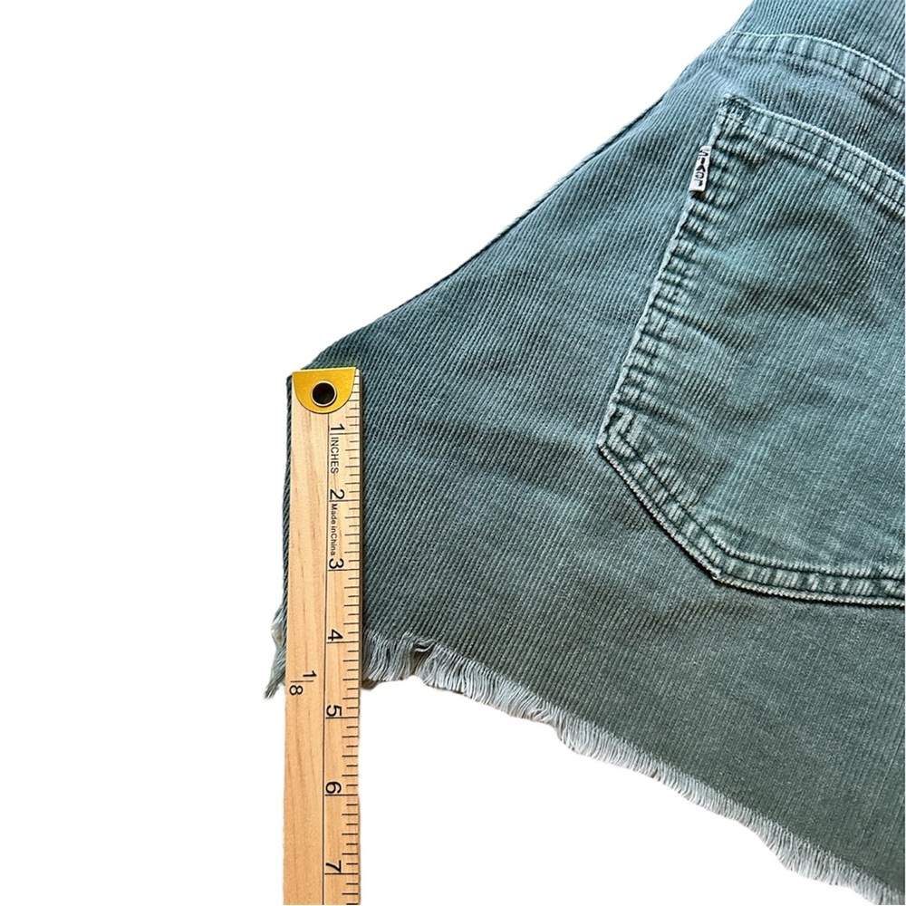 VTG Levi’s Women's 29x4 Sage Green Corduroy Cut Off Jean Shorts Y2K White Tab - Picture 5 of 12
